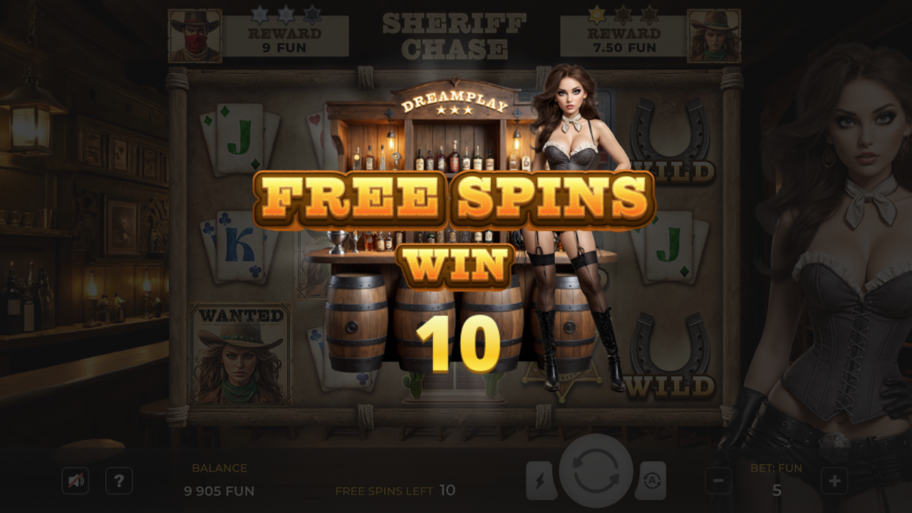 Sheriff Chase – Acción en el Juego Base Captura de pantalla del juego base en Sheriff Chase de Dreamplay, con un escenario del Viejo Oeste y símbolos de cartas, dinamita y placas de sheriff.
