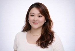 Retrato de un ejecutivo de Yeebet Live que representa el liderazgo detrás de la plataforma de casino en vivo integrada en el Game Aggregator de Timeless Tech.