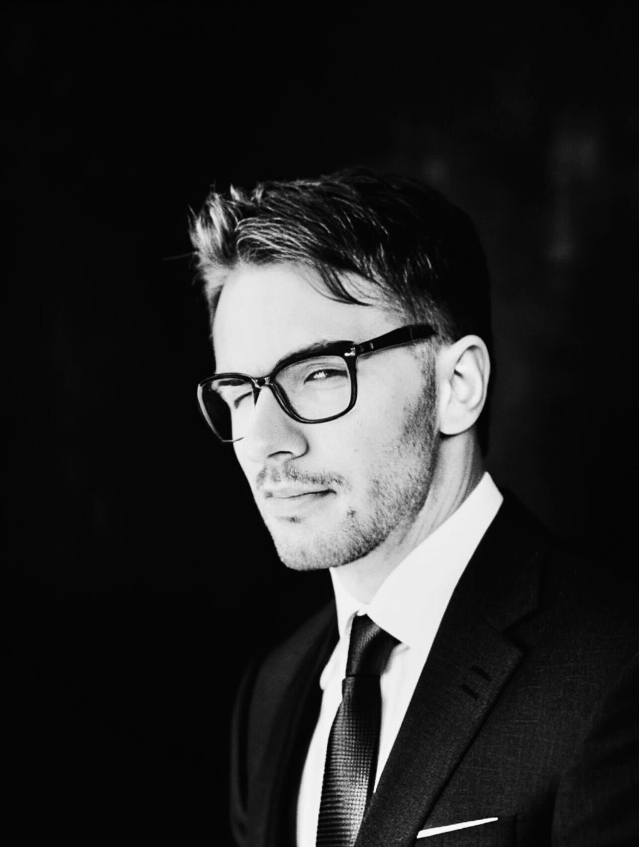 Ian T., Head of Account Management da Winfinity, em um retrato profissional que acompanha sua declaração sobre a parceria com o iGaming Game Aggregator da Timeless Tech.